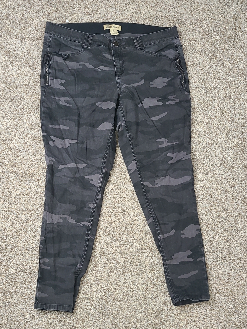 Democracy Women's Black & Gray Camo Jeans
